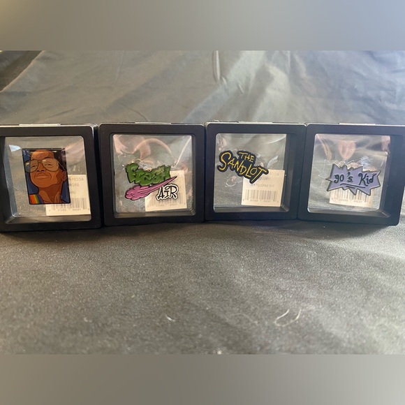 90’s Pin set - Picture 1 of 1